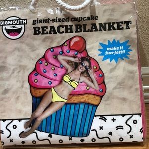 New Bigmouth Giant Size Cupcake Beach Blanket